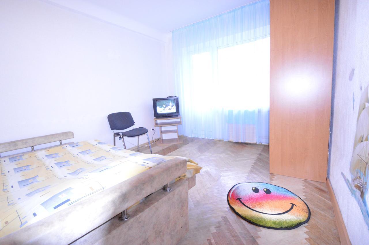 Guest House Otradny For 3 Rooms Kyiv Exterior photo