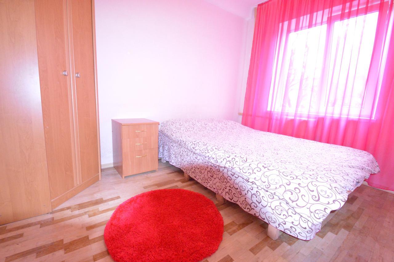 Guest House Otradny For 3 Rooms Kyiv Exterior photo