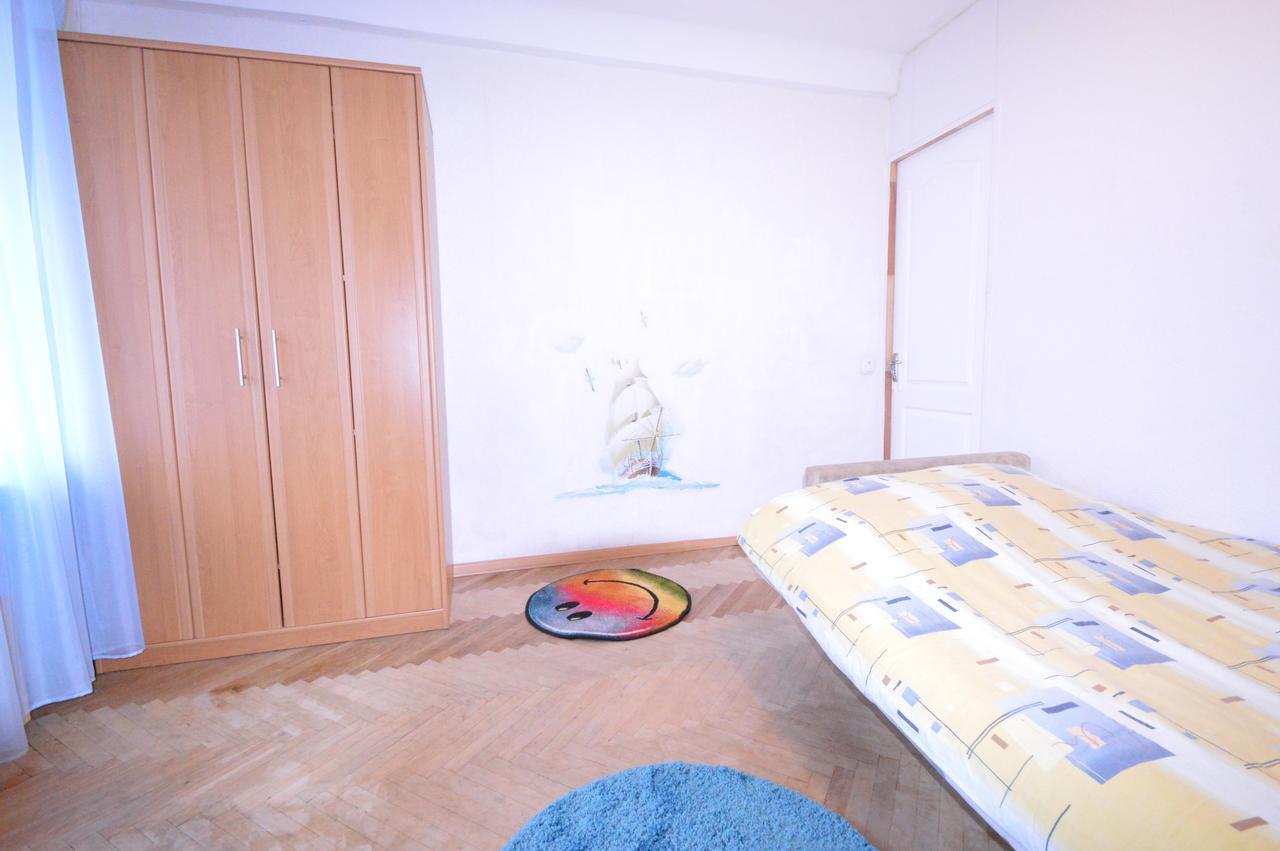 Guest House Otradny For 3 Rooms Kyiv Exterior photo